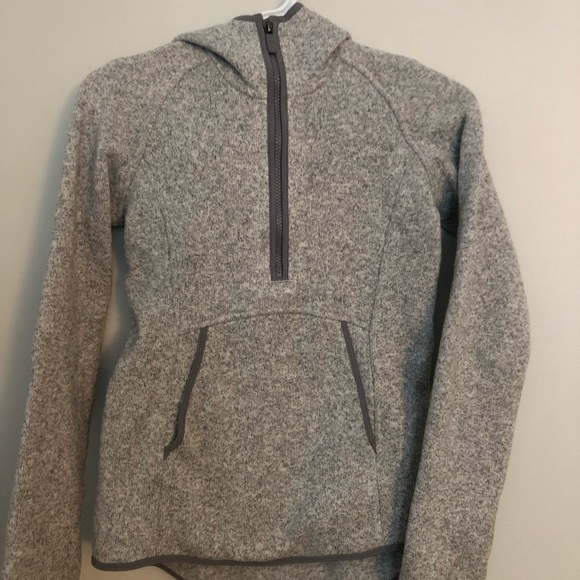 Size 2 women’s Lululemon pull over - Picture 2 of 6